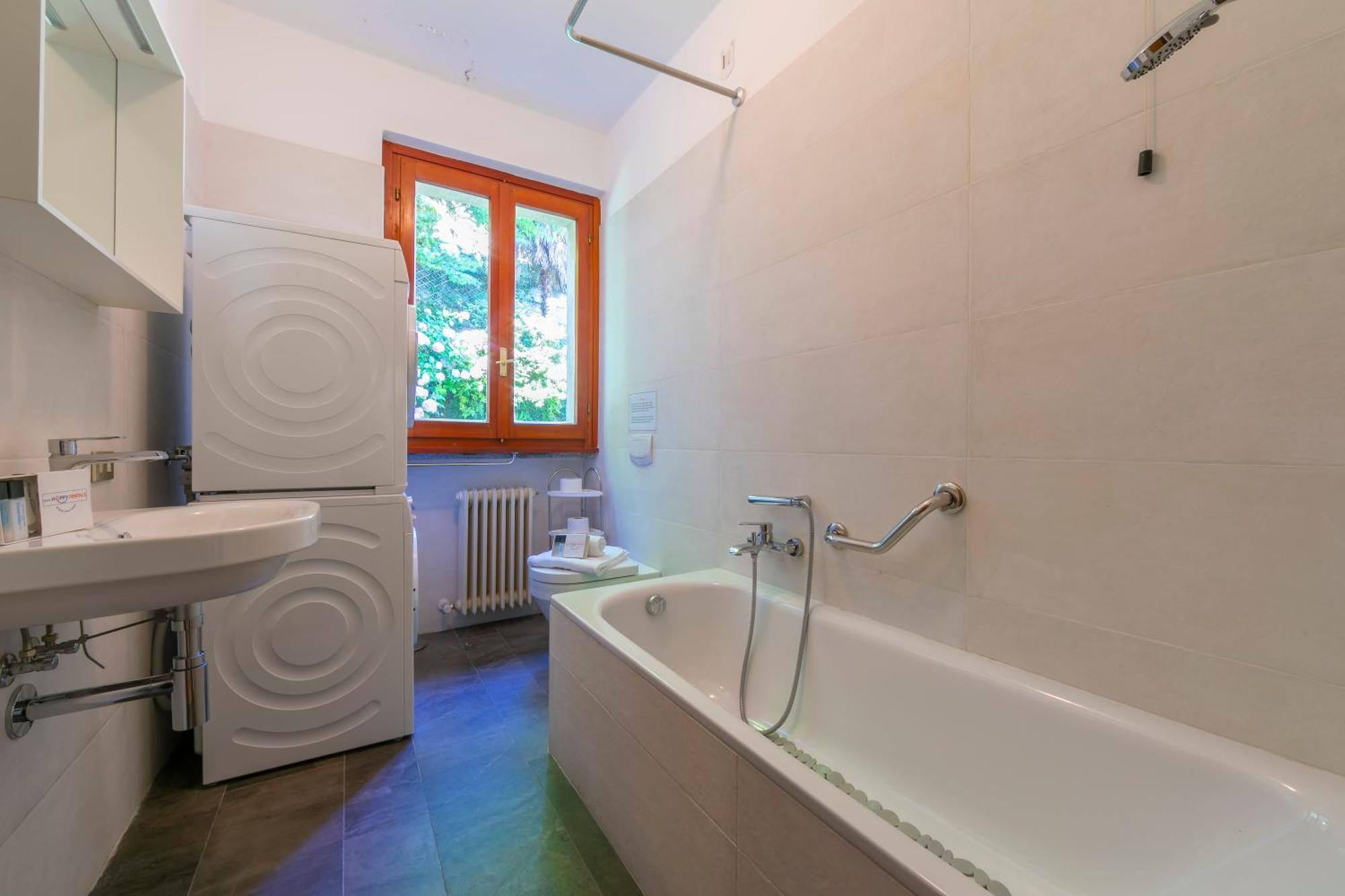 Bella Menaggio Terrazzo Apartment Bagian luar foto