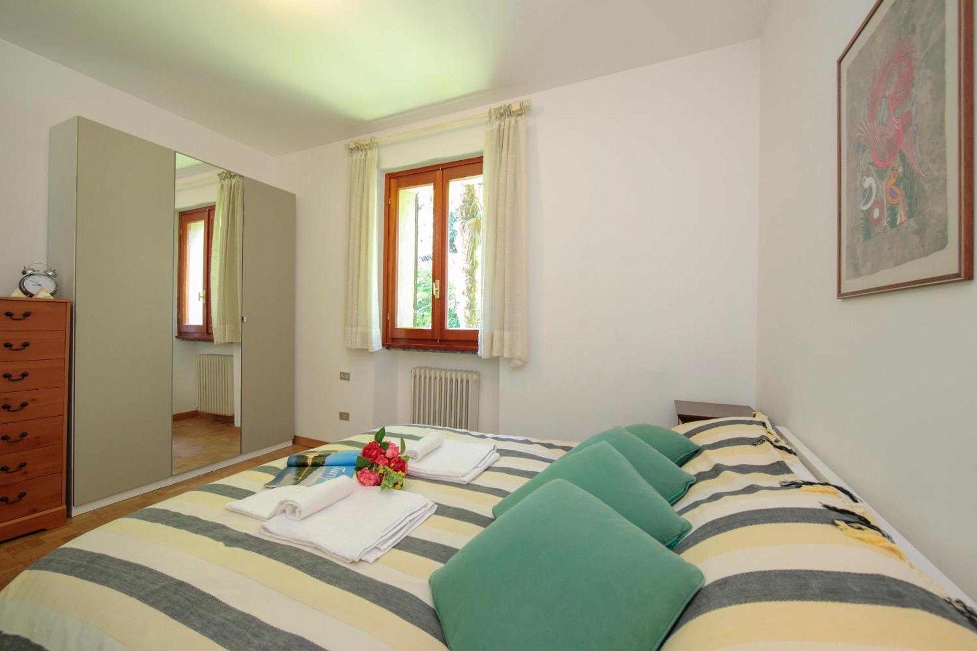 Bella Menaggio Terrazzo Apartment Bagian luar foto